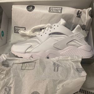 W Nike Air Huarache (size 10)